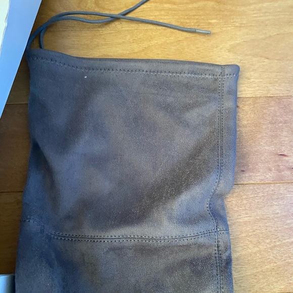 Gorgeous suede over the knee boots. Size 7 - Picture 2 of 5